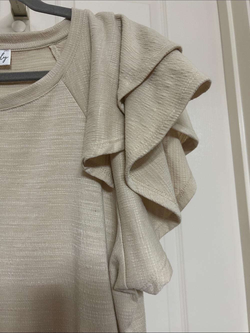 Wonderly Light Sand Ruffle Short Sleeve Top Tan Lightweight Relaxed Fit Comfy L - Picture 3 of 7